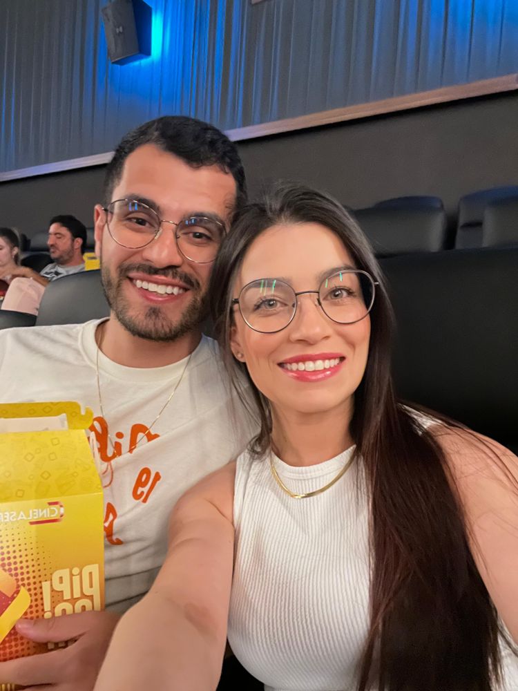 Selfie do casal no cinema